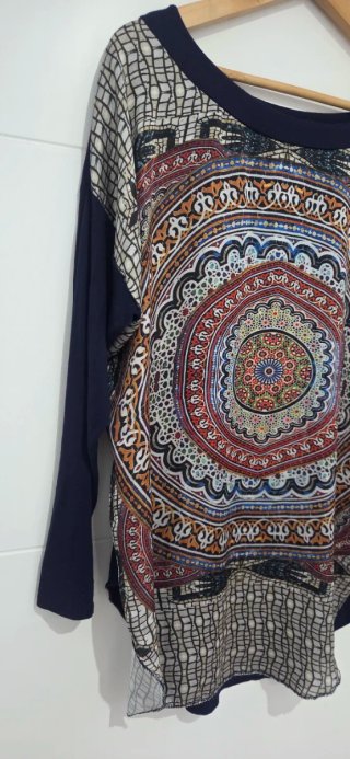 Camiseta raso estampada multicolor