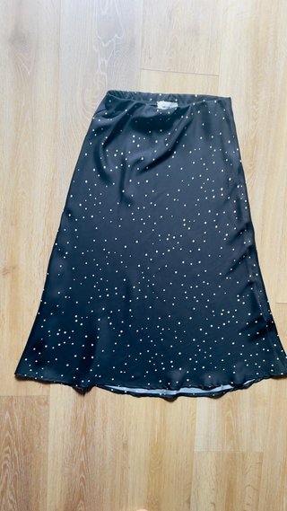 Falda satinada Vicolo lunares negra