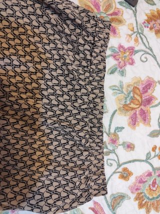 Pantalón estampado beige y negro