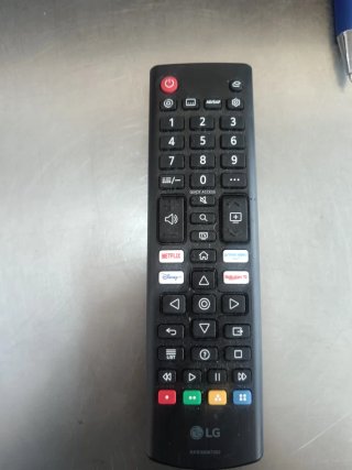 Televisión LG 75 Negra con Soporte