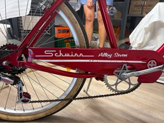 Bicicleta Schwinn Alloy Seven Roja y blanca