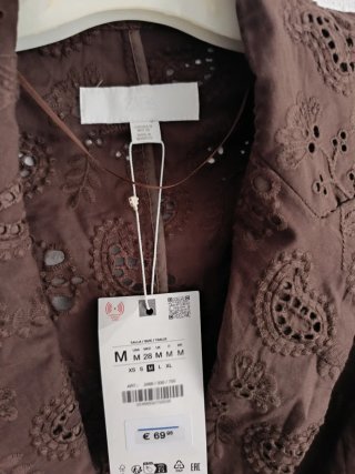 Blazer bordados perforados Zara talla M
