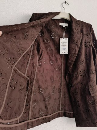 Blazer bordados perforados Zara talla M