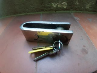 Candado de U con llaves
