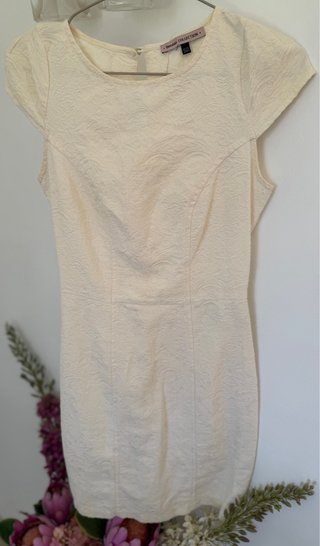 Vestido Bershka crema encaje Talla S