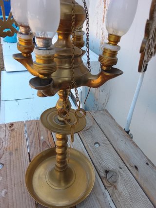 Lámpara de bronce antigua