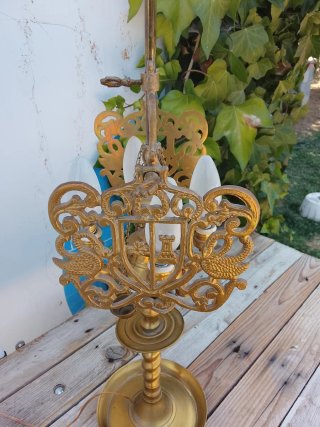 Lámpara de bronce antigua