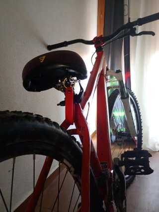 Bicicleta Specialized Roja y Blanca