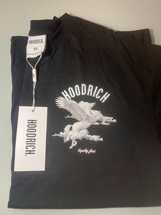 Camiseta Hoodrich Negra con Pegaso