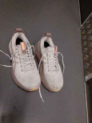 Zapatillas Asics Blancas y Rosas