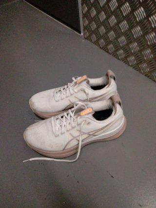 Zapatillas Asics Blancas y Rosas