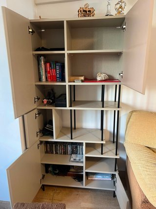 Mueble Estantería Beige y Negro