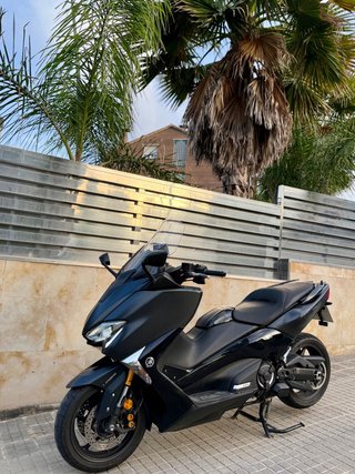 Yamaha Tmax 530 DX Negra