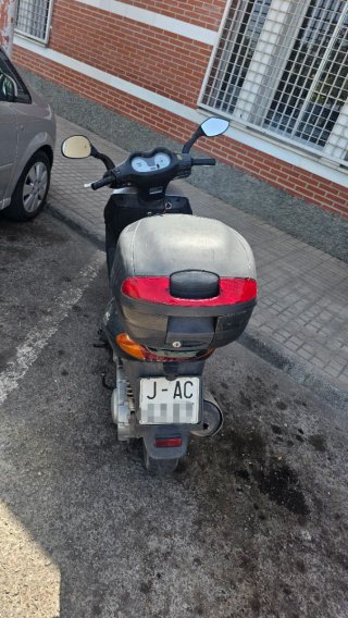 Moto Scooter 125cc Negra y Verde