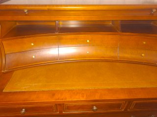 Escritorio de madera maciza cerezo con cajones