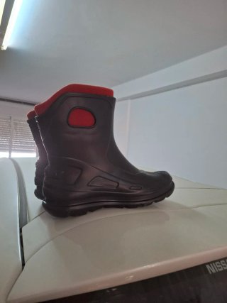 Botas de Nieve Quechua Negras y Rojas Guantes 2