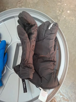 Botas de Nieve Quechua Negras y Rojas Guantes 2