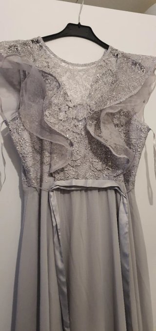 Vestido de fiesta gris