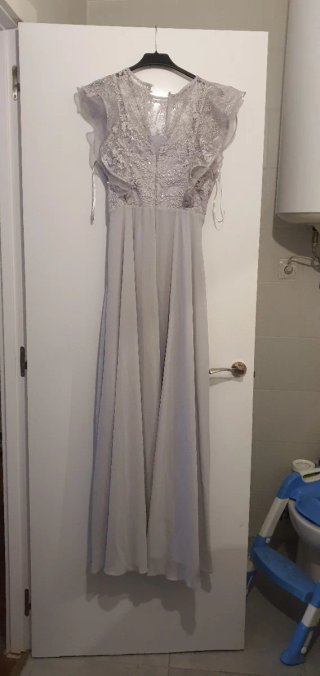Vestido de fiesta gris