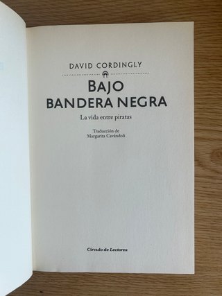 Bajo bandera negra