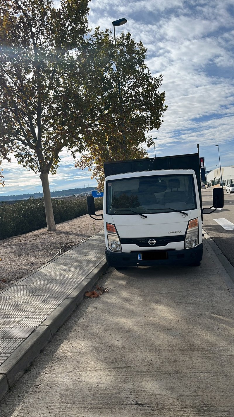 Nissan Cabstar 2010 - foto 1