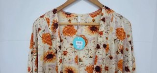 Chaquetilla fina floral con flecos