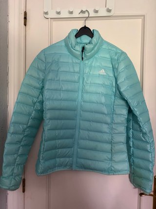 Chaqueta Adidas acolchada color turquesa