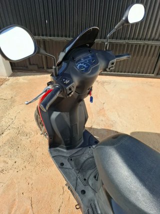 Scooter SYM 125cc Negra Rojo