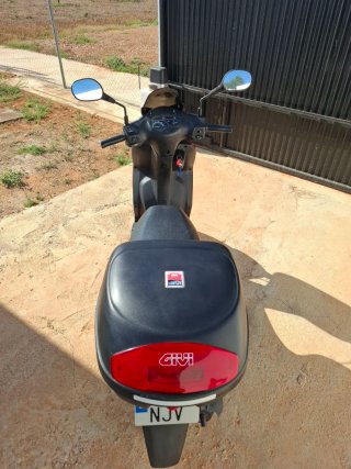 Scooter SYM 125cc Negra Rojo