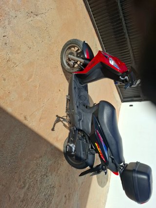 Scooter SYM 125cc Negra Rojo