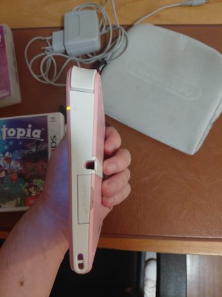 Nintendo 2DS rosa con 3 juegos y Tomodachi life