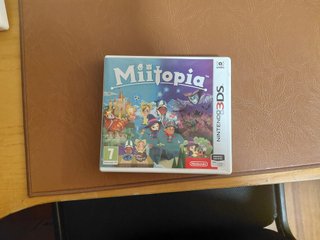 Nintendo 2DS rosa con 3 juegos y Tomodachi life