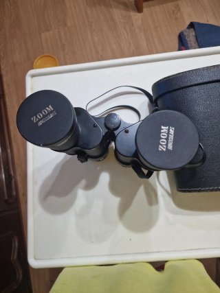 Prismáticos antiguos en perfecto estado