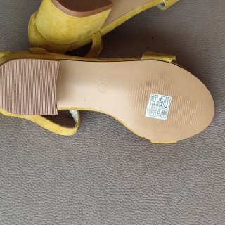 Sandalias mostaza talla 37
