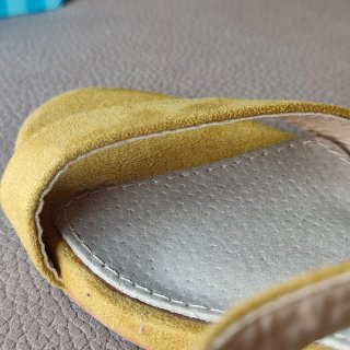 Sandalias mostaza talla 37