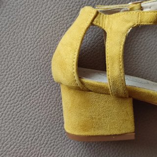 Sandalias mostaza talla 37