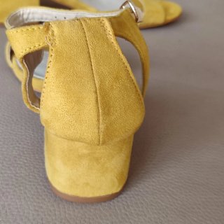 Sandalias mostaza talla 37