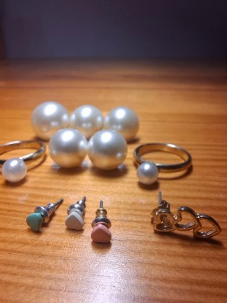 Lote de pendientes y anillos de perla