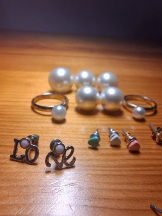 Lote de pendientes y anillos de perla
