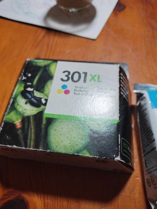 Cartucho Tinta HP 301 Tri-color CH562E uno negro 2