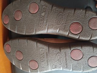 Zapatos Suave by Leyland Beige/Oro