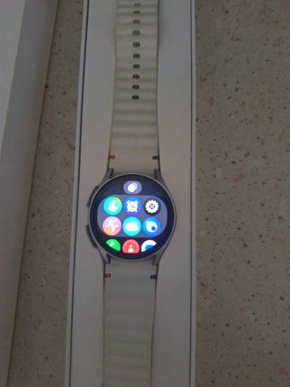 Samsung Galaxy Watch7 40mm Beige, con garantía.