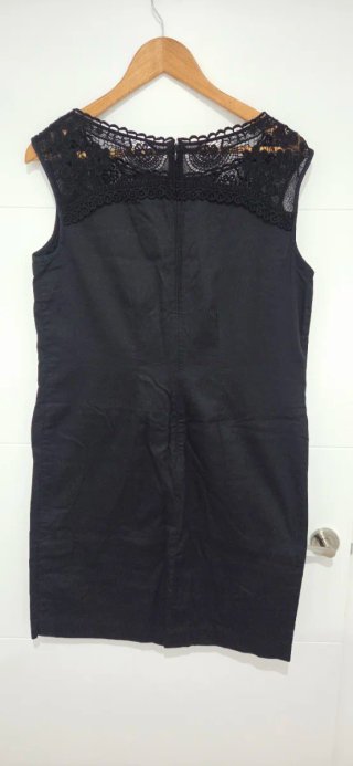 Vestido negro con blonda