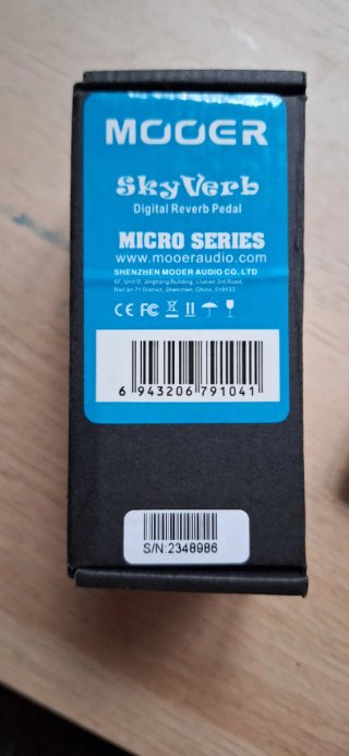 Mooer Skyverb + Fuente Alimentación
