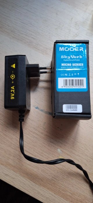 Mooer Skyverb + Fuente Alimentación