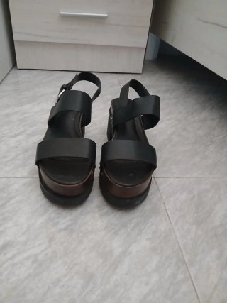 Sandalias plataforma madera tiras negras