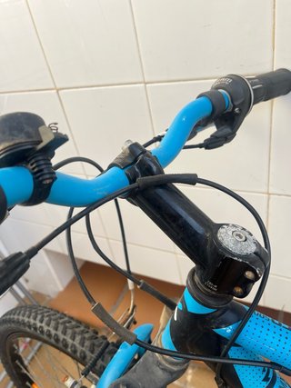 Bicicleta B'TWIN MTB Azul y Negra