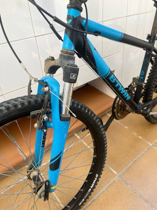 Bicicleta B'TWIN MTB Azul y Negra