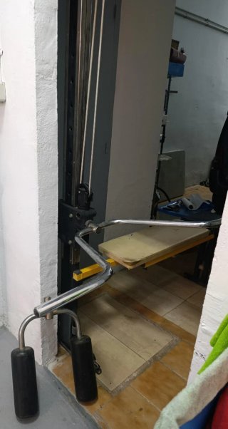 Banco de gimnasio Salter con polea