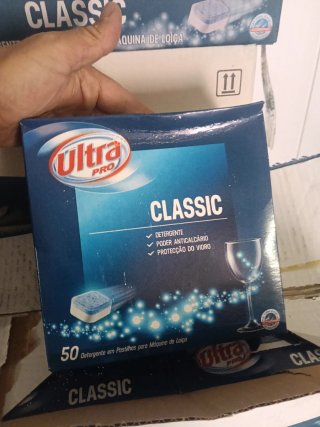 Productos variados de limpieza de lavavajillas